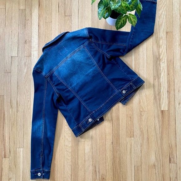 Dark Wash Button-Front Denim Jacket with Pockets – Size M - Picture 7 of 8